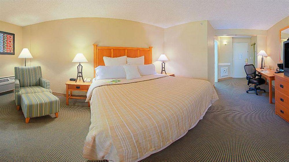 Wyndham Garden New Orleans Airport Hotel Metairie Eksteriør billede
